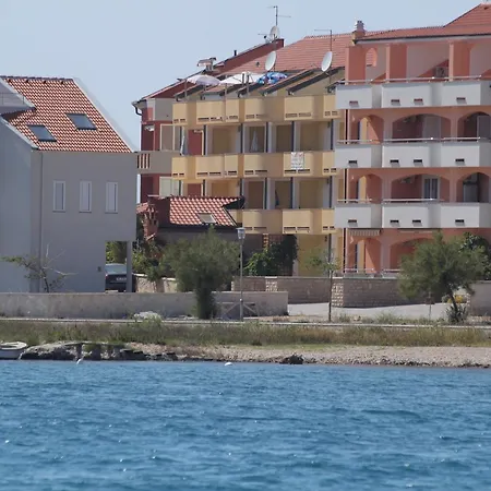 3316e Appartamento Povljana
